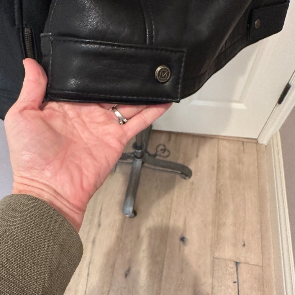 Men's Brown Leather Bomber Jacket - Picture 10 of 11